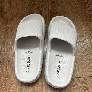 Cushionaire Cloud Slides